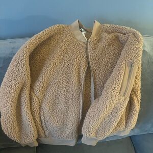 Cozy Bomber
***Never Worn***
Tags still on